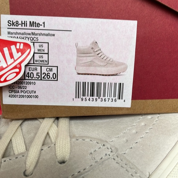 Vans Sk8-Hi Mte-1
Marshmallow/Marshmallow
MAInA5H7YQC5
WMNS boots - sneakers - Picture 16 of 16